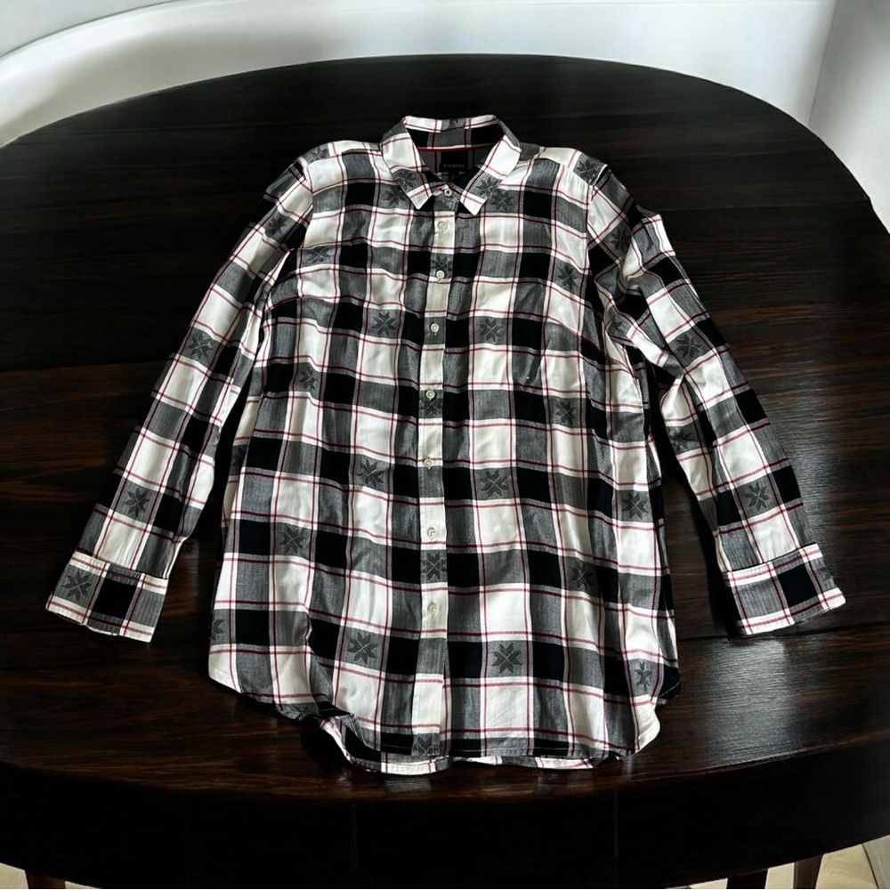 ◼️TALBOTS: Women’s L, white & black plaid flannel top w/snowflake accent◼️